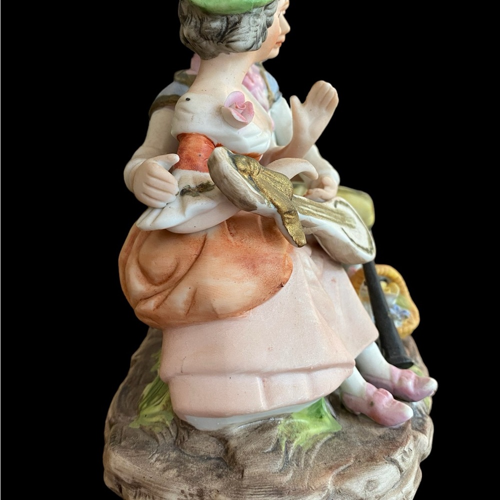 Vintage Royal Crown Porcelain Figurine Victorian Courting Couple 7"x8" - Picture 4 of 5